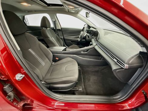 Used 2025 Hyundai Elantra SEL FWD image 31