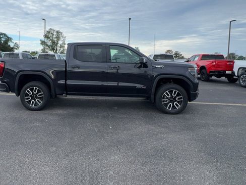 Certified 2022 GMC Sierra 1500 AT4 w/ AT4 Preferred Package AWD/4WD image 1