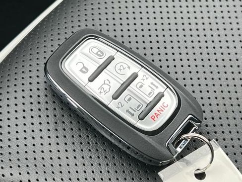 New 2026 Chrysler Pacifica Limited w/ Uconnect Theater Family Group AWD/4WD image 35