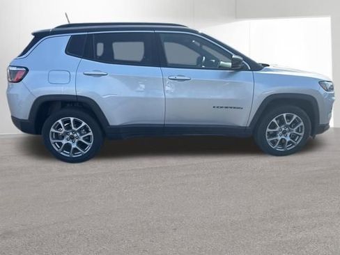 Used 2025 Jeep Compass Limited AWD/4WD image 6