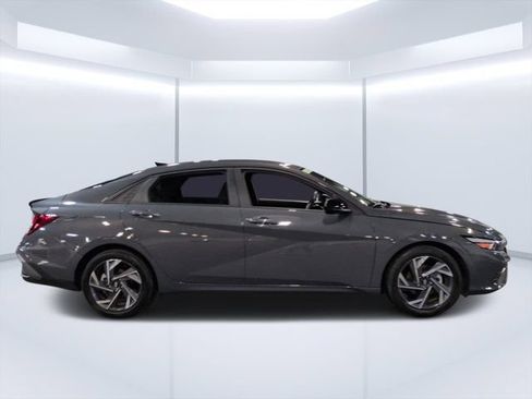 Used 2025 Hyundai Elantra Sport FWD image 2