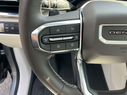 Used 2025 GMC Acadia Denali w/ Super Cruise Package FWD image 18