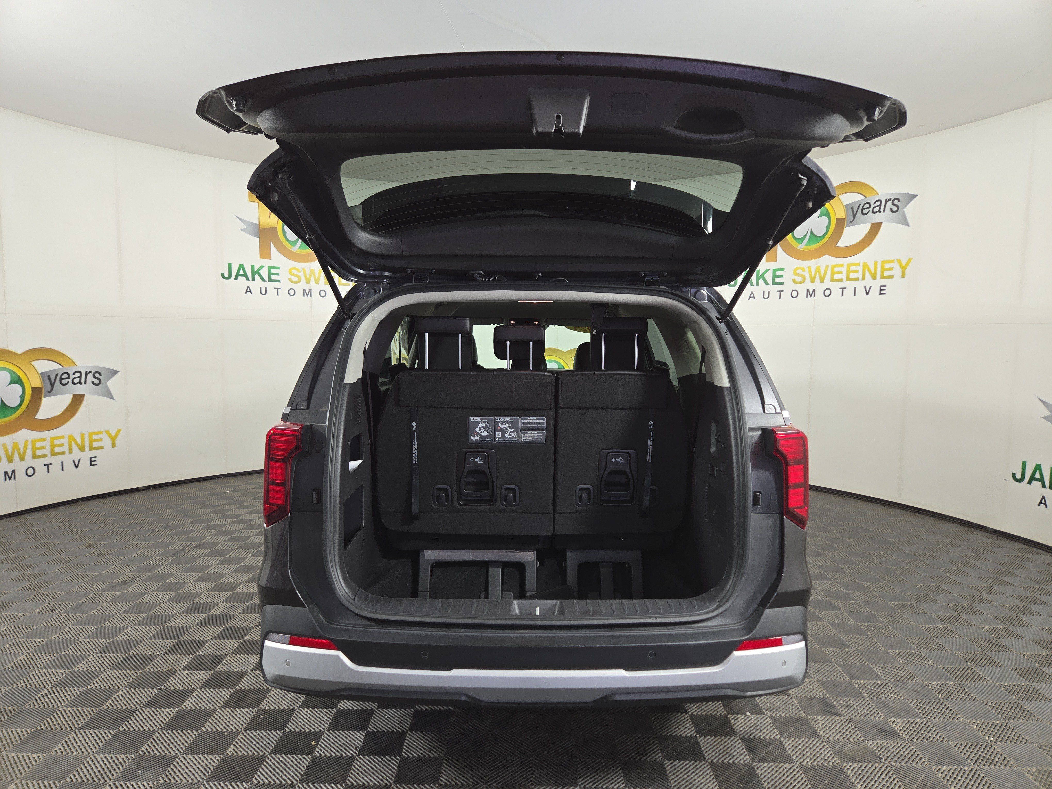 Used 2025 Kia Carnival FWD image 33
