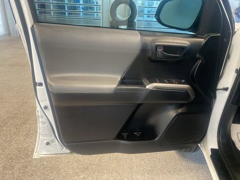 Used 2022 Toyota Tacoma SR5 RWD image 27