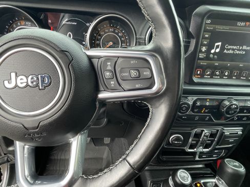 Used 2022 Jeep Wrangler Unlimited Sahara w/ LED Lighting Group AWD/4WD image 24