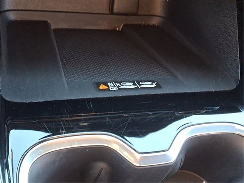 Certified 2025 Chevrolet Traverse LT image 25