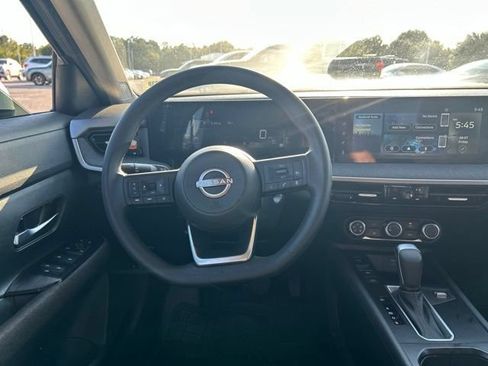 Used 2025 Nissan Kicks SV FWD image 19