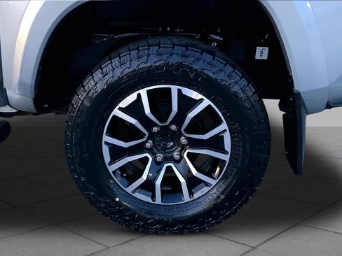 Used 2022 Toyota Tacoma TRD Sport w/ Technology Package AWD/4WD image 11