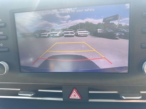 Used 2023 Hyundai Elantra SE w/ Preferred Accessory Package FWD image 15