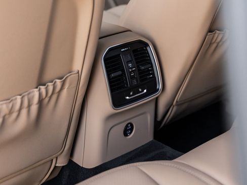 New 2026 Porsche Macan AWD/4WD image 36