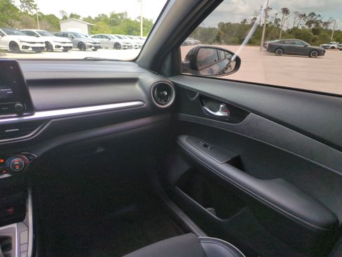 Certified 2022 Kia Forte GT-Line FWD image 17