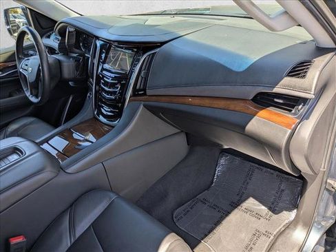 Used 2019 Cadillac Escalade Luxury AWD/4WD image 25