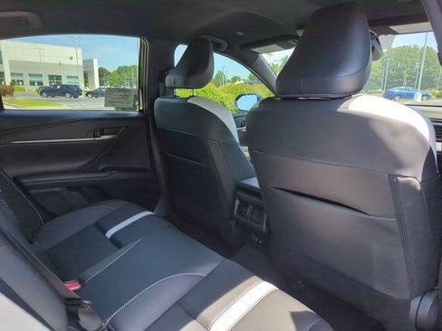 Used 2025 Toyota Camry SE FWD image 27