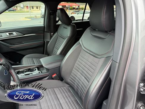 Used 2025 Ford Explorer ST-Line w/ Premium Package AWD/4WD image 11