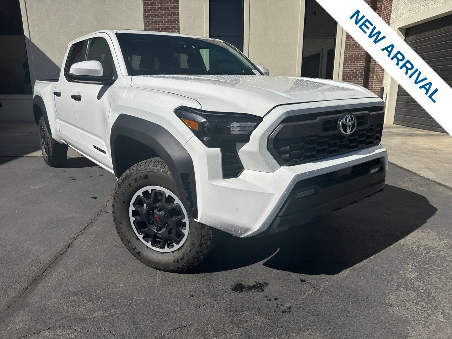 Used 2025 Toyota Tacoma TRD Off-Road w/ TRD Off Road Upgrade Package AWD/4WD image 1