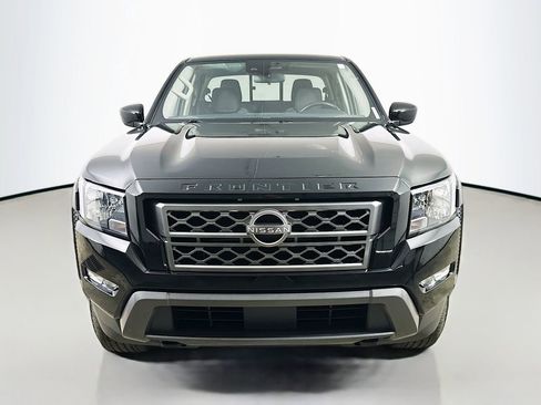 Used 2022 Nissan Frontier SV AWD/4WD image 2