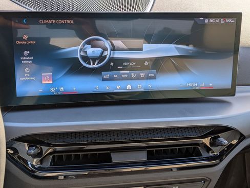 Used 2025 BMW 230i Coupe w/ M Sport Package image 26