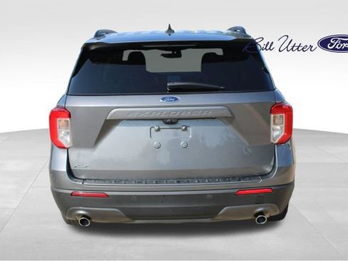 Used 2021 Ford Explorer XLT w/ Equipment Group 202A RWD image 6