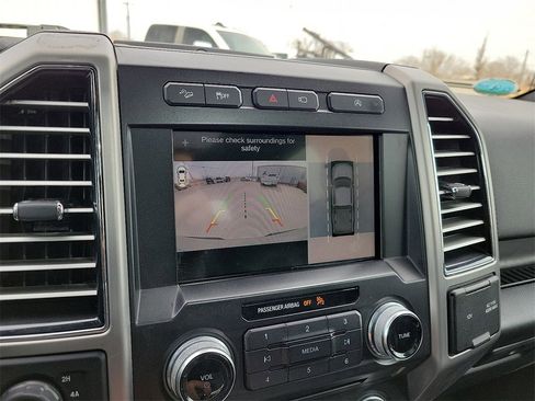 Used 2018 Ford F150 Platinum w/ Equipment Group 701A Luxury image 22