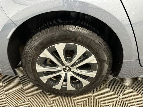 Used 2020 Toyota Corolla LE FWD image 17