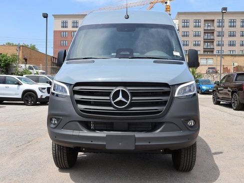 Used 2025 Mercedes-Benz Sprinter 2500 image 3