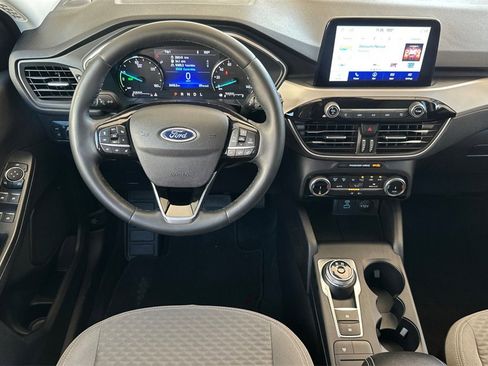 Used 2022 Ford Escape SE w/ SE Sport Appearance Package image 17