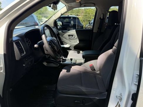 Used 2024 Nissan Frontier SV w/ SV Convenience Package AWD/4WD image 11