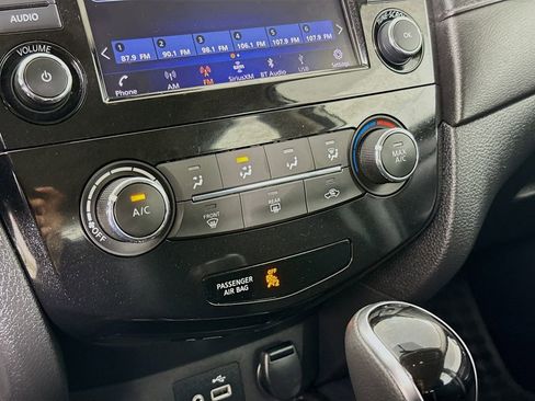 Used 2018 Nissan Rogue S AWD/4WD image 18
