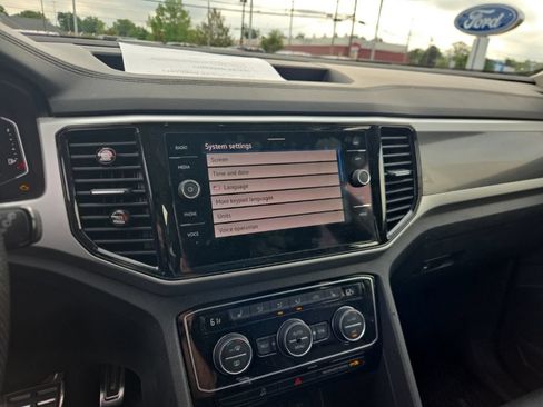 Used 2022 Volkswagen Atlas SEL R-Line AWD/4WD image 15