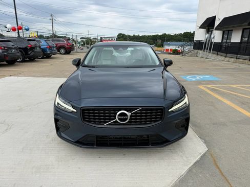 Used 2022 Volvo S60 B5 Momentum AWD/4WD image 2
