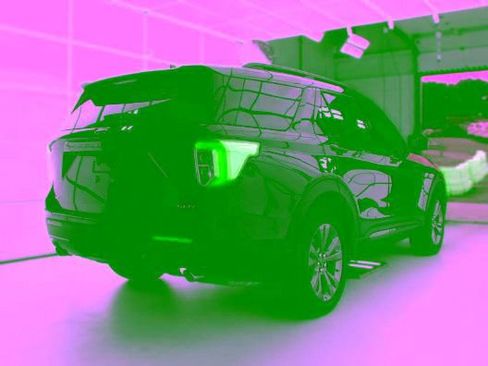 Used 2022 Ford Explorer XLT w/ Equipment Group 202A AWD/4WD image 4