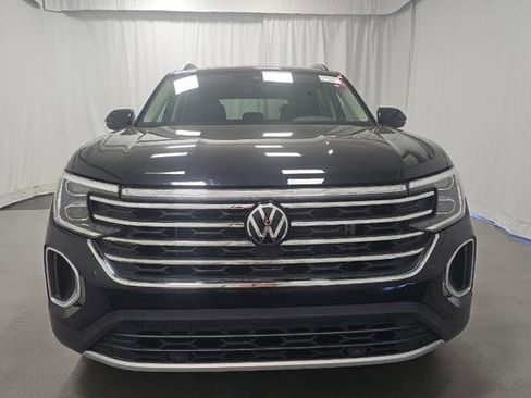 Used 2024 Volkswagen Atlas SE image 2