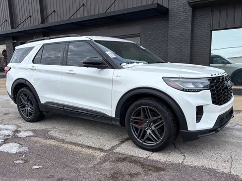 Used 2025 Ford Explorer ST-Line w/ Premium Package image 3