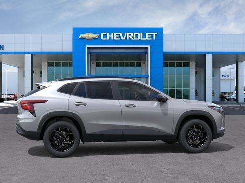 New 2026 Chevrolet Trax LT w/ Driver Confidence Package FWD image 5