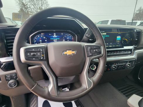 Used 2025 Chevrolet Silverado 2500 LTZ image 15