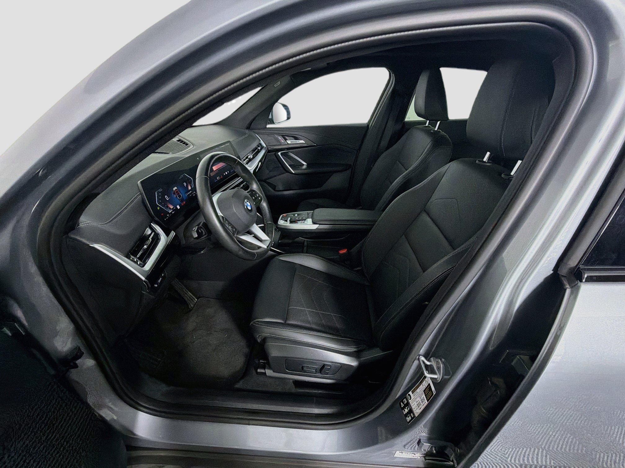 Used 2025 BMW X2 xDrive28i AWD/4WD image 13