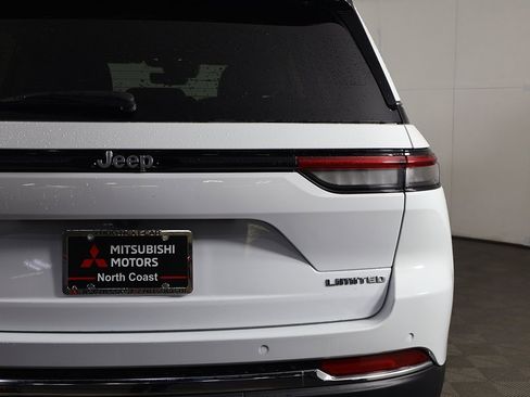 Used 2023 Jeep Grand Cherokee Limited w/ Luxury Tech Group II image 18