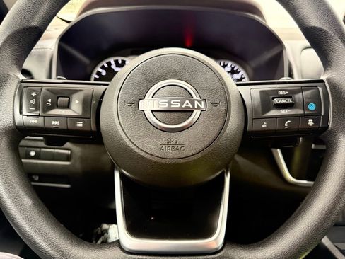 Used 2023 Nissan Rogue SV image 36