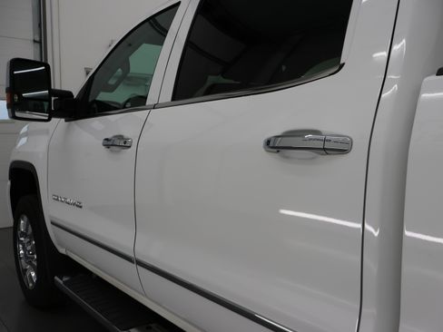 Used 2016 GMC Sierra 2500 Denali w/ Duramax Plus Package AWD/4WD image 29
