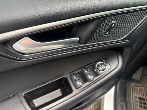 Used 2018 Ford Edge SE AWD/4WD image 10