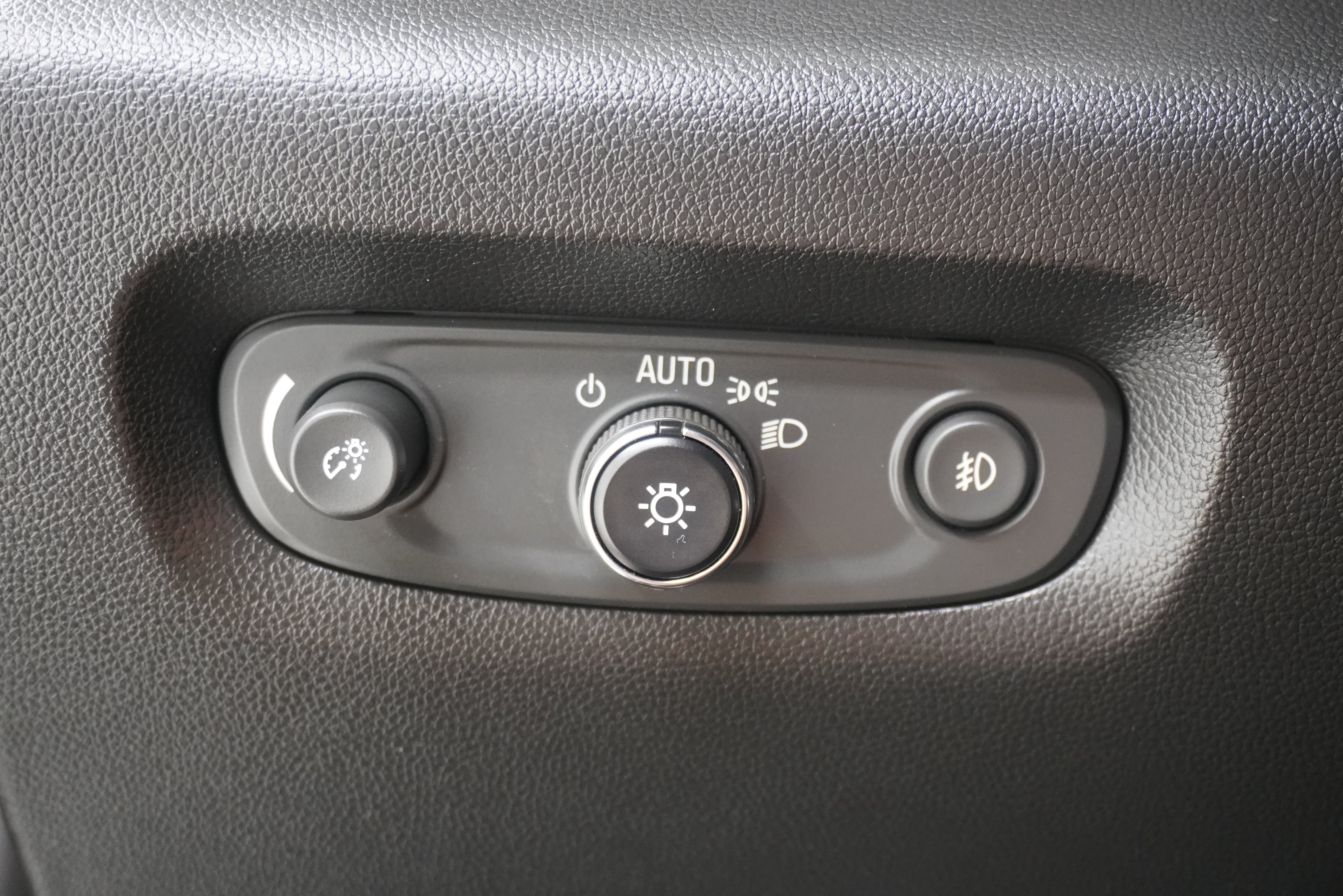 Used 2020 Chevrolet Traverse LT FWD image 25