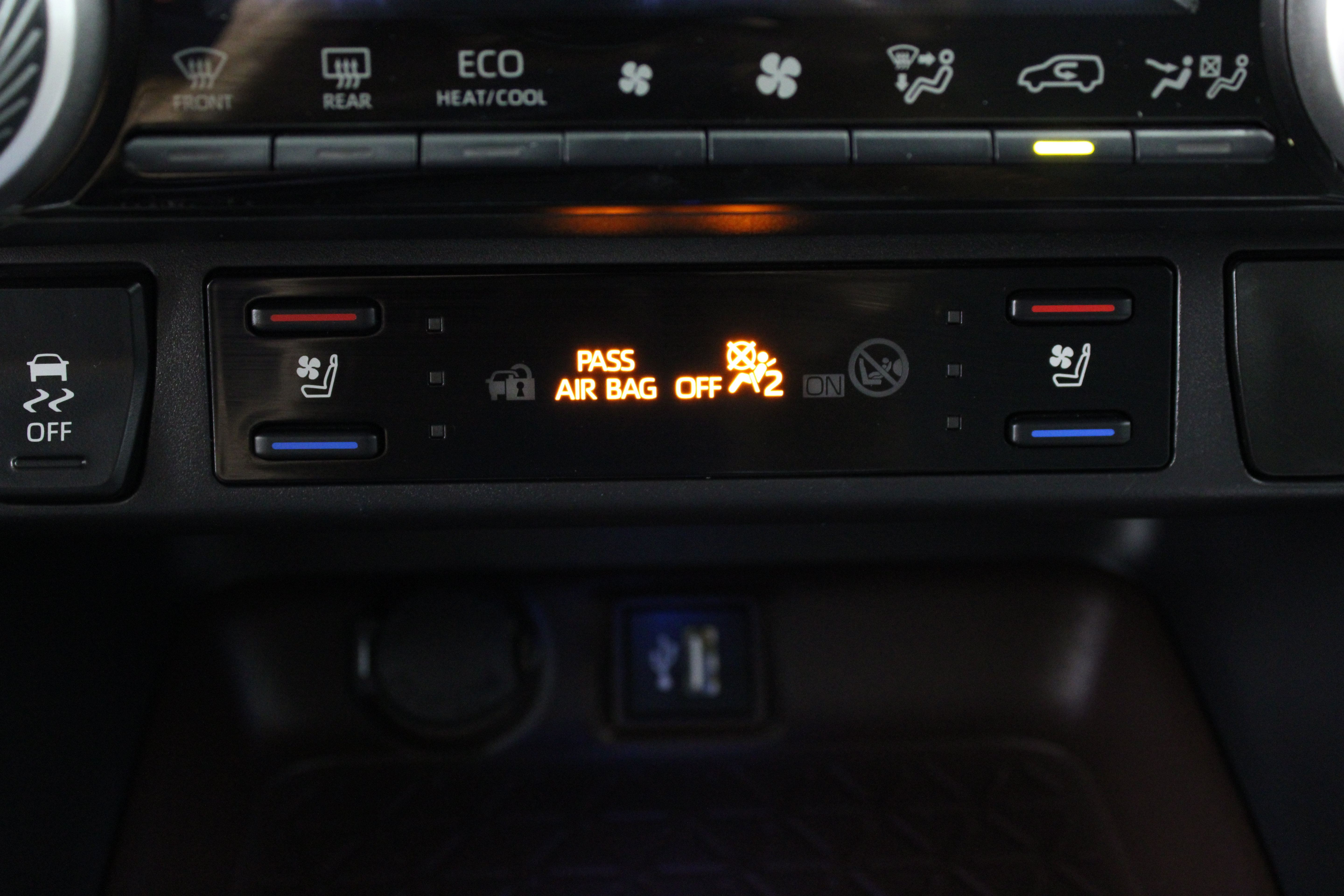 Used 2025 Toyota RAV4 Limited w/ Weather Package AWD/4WD image 22