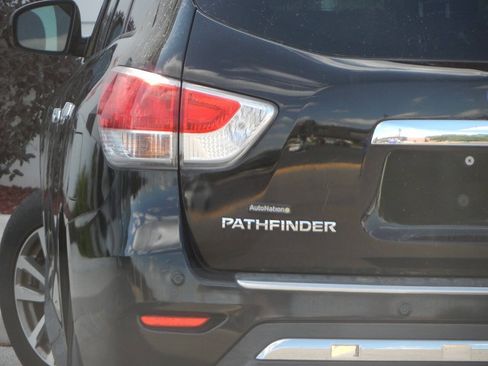Used 2013 Nissan Pathfinder SV w/ Cargo Pkg FWD image 1