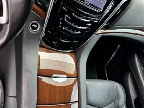 Used 2020 Cadillac Escalade ESV Premium Luxury image 28