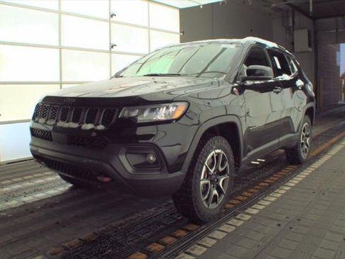 Used 2024 Jeep Compass Trailhawk image 1