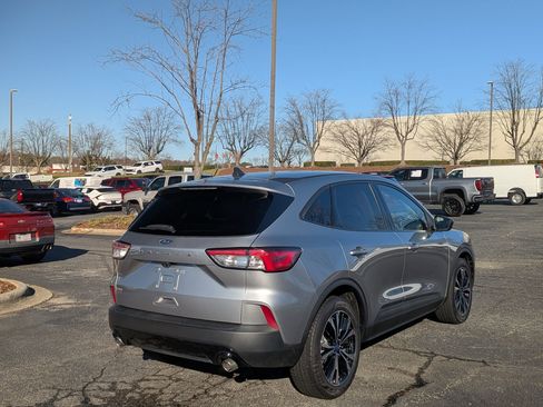 Used 2022 Ford Escape SE w/ SE Sport Appearance Package image 9