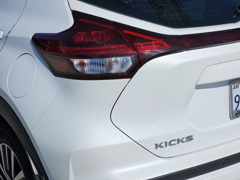 Used 2023 Nissan Kicks SV image 11