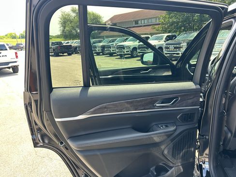 New 2026 Jeep Grand Cherokee L Limited w/ Limited Altitude Package AWD/4WD image 20
