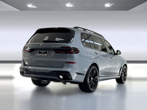 Used 2026 BMW X7 xDrive40i w/ M Sport Package image 8