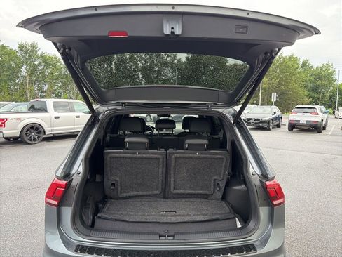 Certified 2024 Volkswagen Tiguan SE R-Line FWD image 9